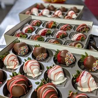 Lovelys Sinfully Sweet Creations - Chanel and Louis Vuitton chocolate  covered strawberries 🤑
